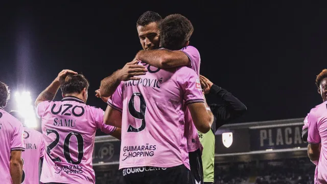 
                    EM DIRETO: Vitória goleia Marítimo, antes de sábado de emoções fortes
                