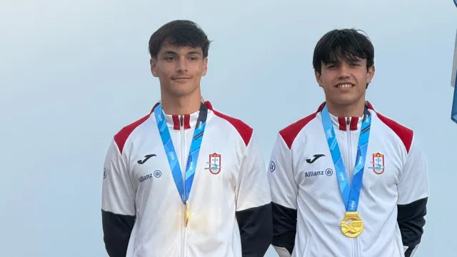 
                    PR felicita campeões mundiais de canoagem de maratona em C2 júnior
                