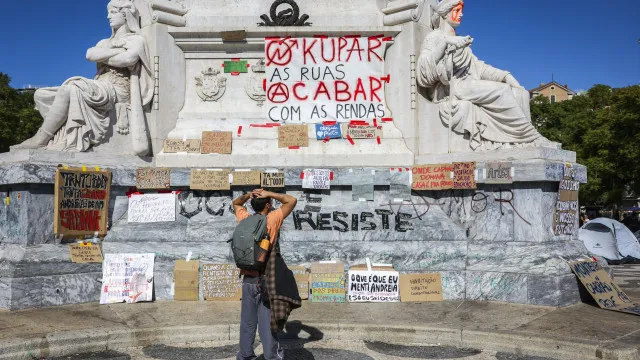 
                    Protestos pela habitação continuam hoje em várias cidades do país
                