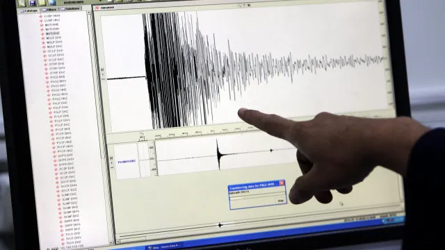 Alerta de tsunami cancelado após duplo sismo perto de Vanuatu