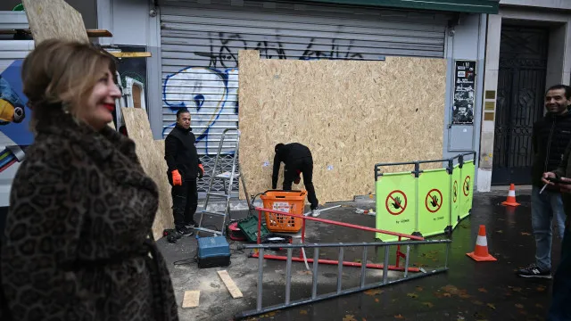 
                    Paris nublada e ensombrada pela ameaça de novos protestos violentos
                