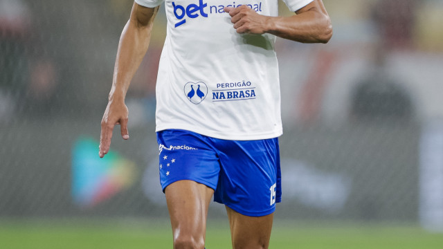Fabrício Bruno salva pelo alto, Cruzeiro vence Remo e dorme na 3ª posição
