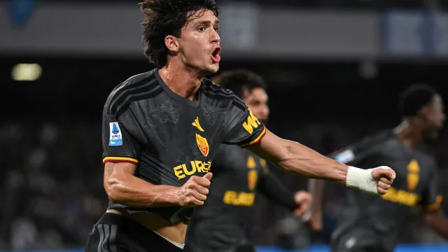 
                    Final de loucos acaba com empate com seis golos no Napoli-AS Roma
                