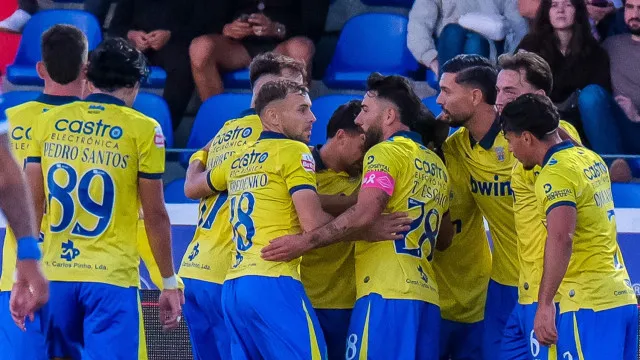 
                    Alverca trava no vermelho e Arouca aproveita para vencer
                