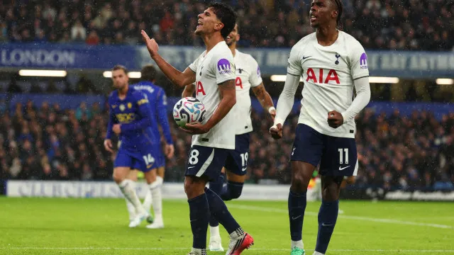 
                    Tottenham bate Chelsea três anos e meio depois e sai do fundo da tabela
                
