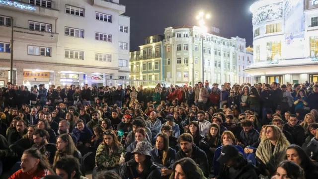 Acampada do Porto decide voltar a montar tendas na Praça D. João I
