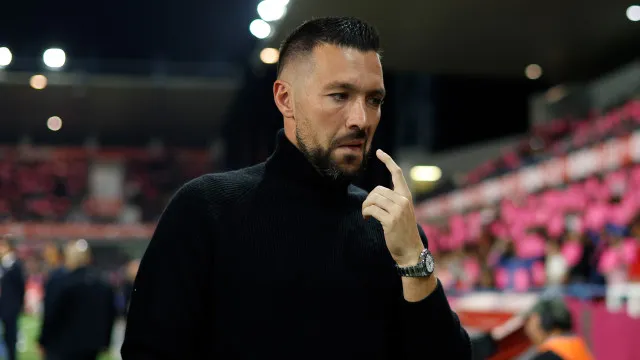 
                    Farioli dá conta da lesão de Oskar e fala do recorde: 