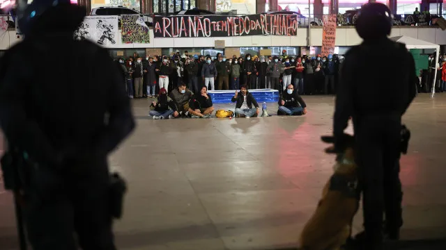 
                    PSP diz que há 11 feridos nas intervenções policiais em Lisboa e no Porto
                