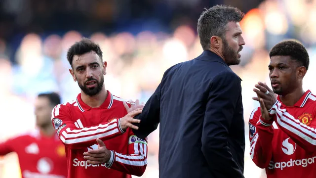 
                    Castigo? Carrick risca Bruno Fernandes do onze do United ante Bournemouth
                