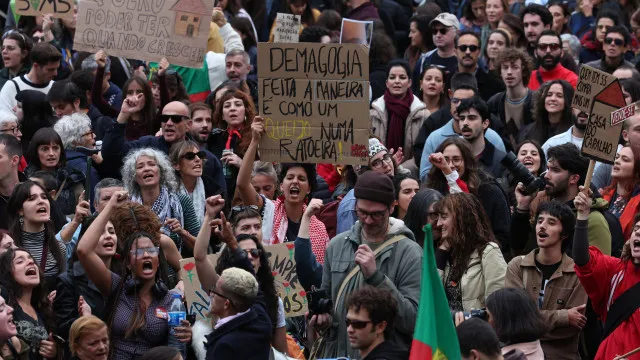 
                    Acampadas regressam hoje com concentrações em Lisboa e no Porto
                