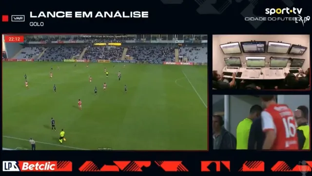 
                    Golo polémico no Nacional-Sp. Braga esteve seis minutos no VAR
                