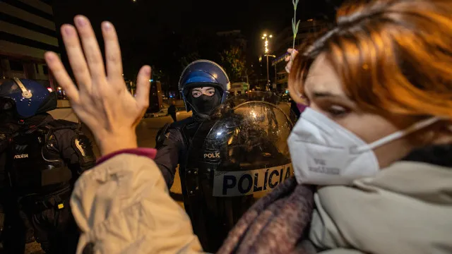 Assembleia popular vota reacampar na Praça D. João I no Porto