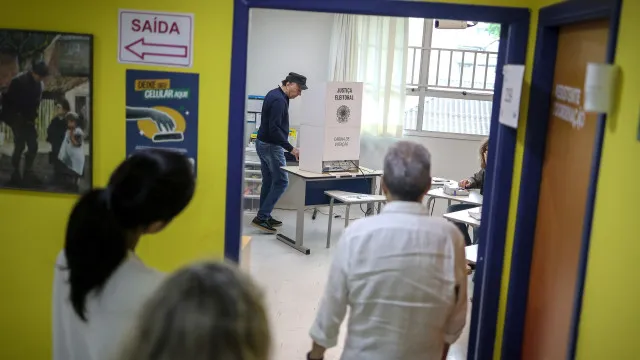 Supremo do Brasil prorroga votação por mais duas horas