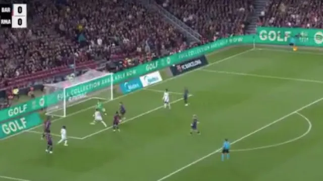 
                    Ver para crer. O caricato golo com que Mourinho silenciou Camp Nou
                