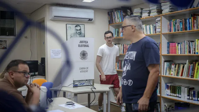 Prorrogação de votação no Brasil é apenas onde as urnas estavam abertas