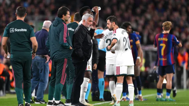 
                    'Milagre à Mourinho'. Real Madrid bate o Barcelona em Camp Nou
                