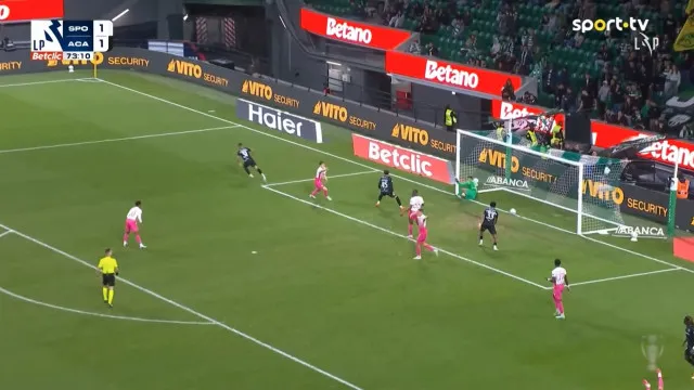 
                    Defesa em cacos. Foi assim que o Académico atirou o Sporting ao tapete
                