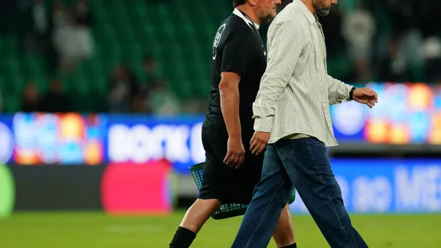 
                    Rui Borges responde aos lenços brancos em Alvalade: 