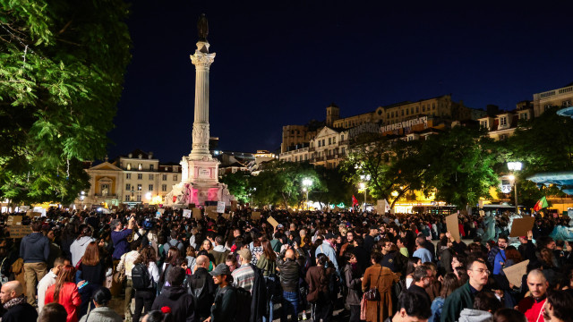 AO MINUTO: Acampada sai do Rossio; No Porto, não dormem na D. João I