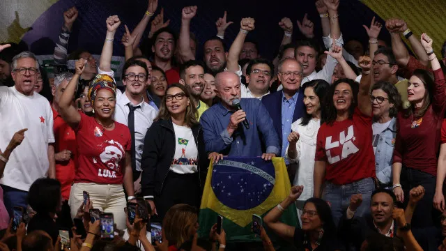 
                    AO MINUTO: Lula é reeleito e Flávio Bolsonaro pede anulação das eleições
                