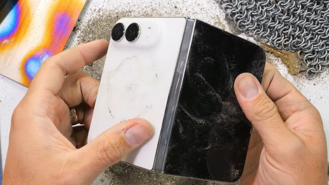 iPhone Duo não sobreviveu a teste de resistência. Veja o vídeo