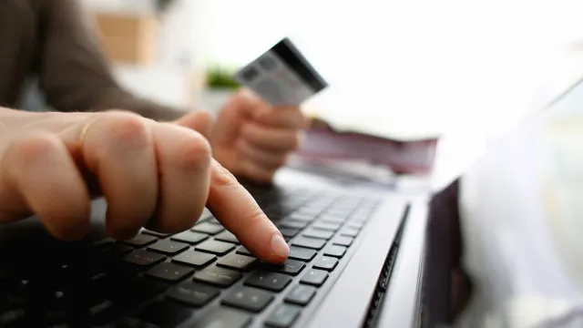 
                    CMVM alerta para entidades sem autorização para intermediação financeira
                
