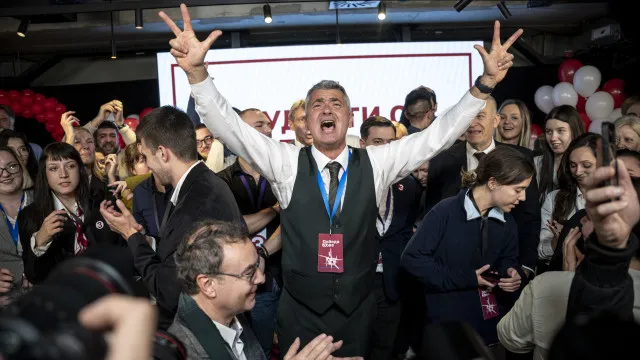 
                    Rússia e Ucrânia saúdam vencedores das eleições sérvias
                