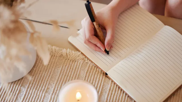 
                    10 hobbies criativos (e acessíveis) que trazem alegria ao dia a dia
                