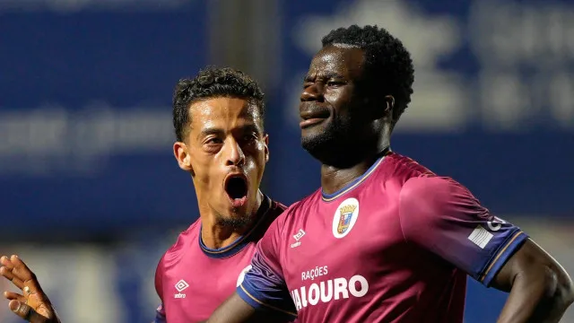 
                    Torreense volta a vencer, deixa zona de risco e afunda Amarante
                