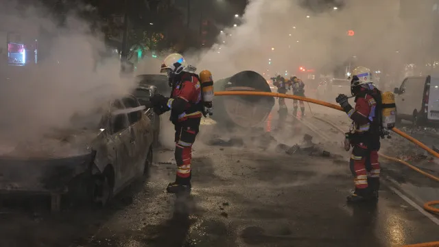
                    19 detidos em Bilbau após distúrbios com queima de carros
                