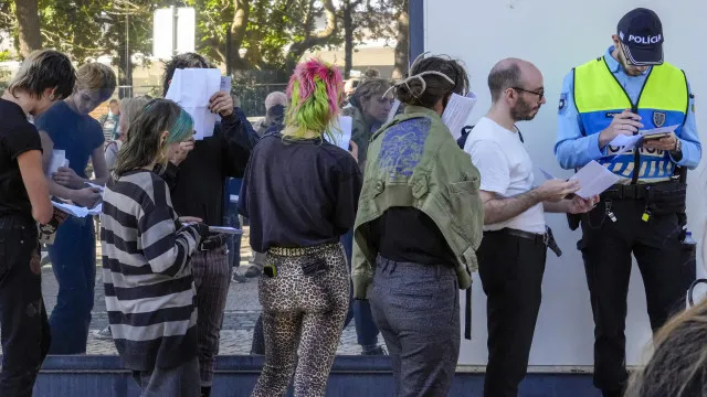 Manifestantes detidos no Rossio conhecem hoje decisão do MP