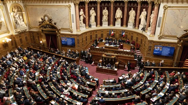 
                    Senado francês debate projeto de lei com penas severas para distúrbios
                