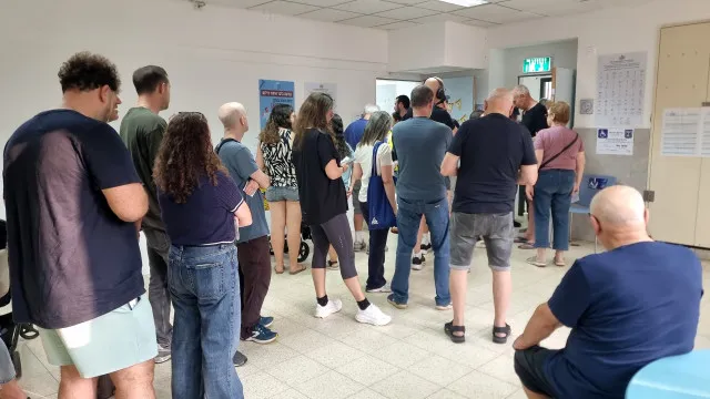 Candidatos principais começam a votar nas eleições legislativas em Israel