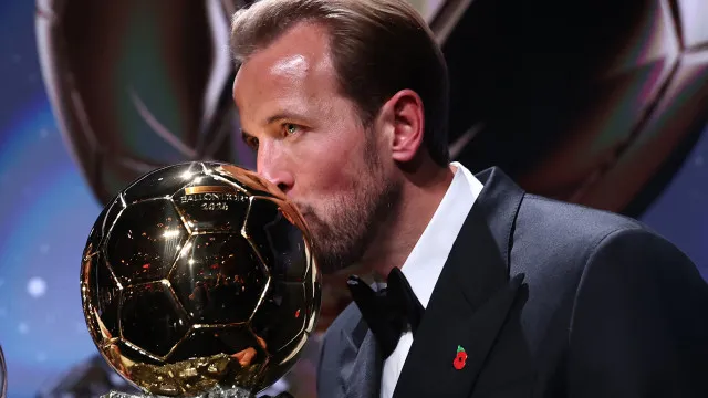 
                    O sonho de uma vida. As imagens da entrega da Bola de Ouro a Harry Kane
                