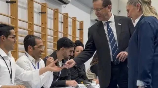 Presidente de Israel votou em Jerusalém: "Desejo ao povo muito sucesso"