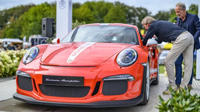 
                    Porsche estará a trabalhar em carros que podem custar 14 milhões de euros
                