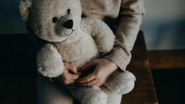 
                    Menina terá sido abusada 