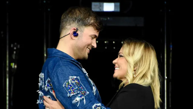
                    Mãe de David Carreira reage a conquista do cantor: 