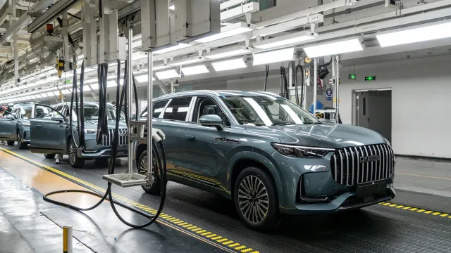 
                    Visitámos a fábrica onde nascem os carros da Omoda & Jaecoo
                