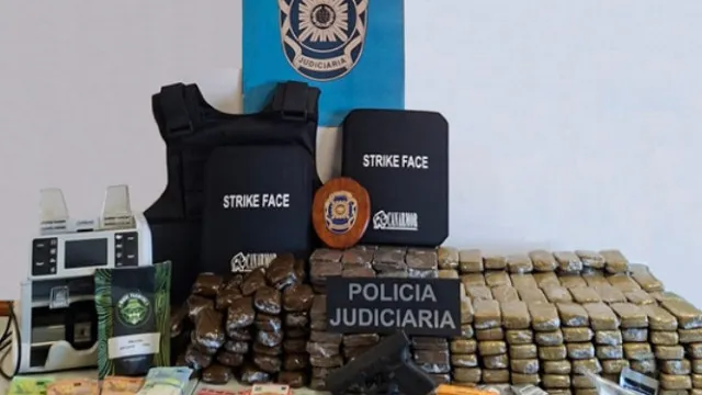 Encomendas tramam traficante em Famalicão. Tinha 100 kg de droga e arma