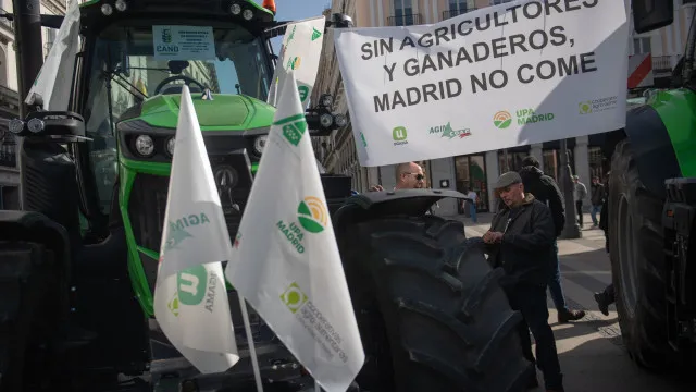 
                    Agricultores juntam-se a protestos em Madrid na quarta-feira
                
