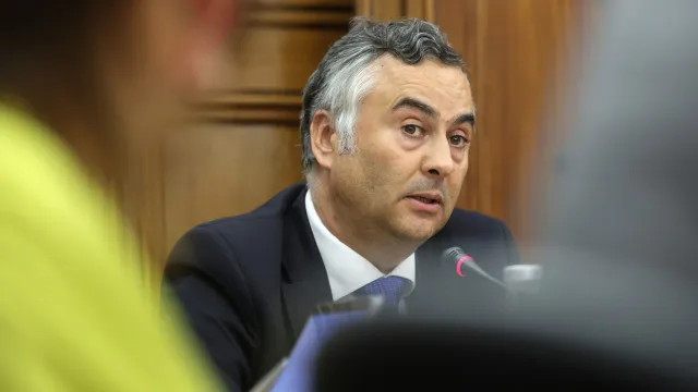 
                    Governo quer pôr licenciados sem mestrado a ensinar no 1.º ciclo
                