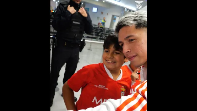 
                    Benfica despede-se dos Açores com invasão de pequenos adeptos
                