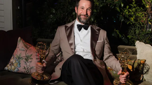 
                    Aos 55 anos, Noah Wyle é eleito o homem mais sexy do mundo
                