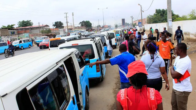 Angola formaliza atividade de táxis com plataformas digitais