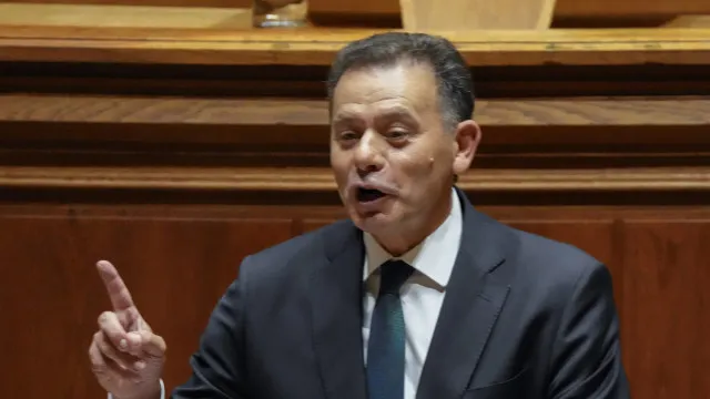 Montenegro afirma que governos PSD/CDS devolveram 5,2 mil milhões