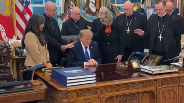 "Profunda tristeza". Vídeo de bispos a rezar com Trump gera polémica