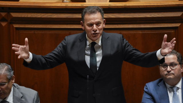 Habitação: Montenegro pede 