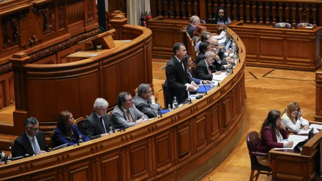 AR unânime no pesar pelas vítimas da colisão de comboios em Espanha