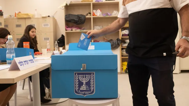 
                    ONG denuncia atrasos e falta de boletins em eleições em Israel
                
